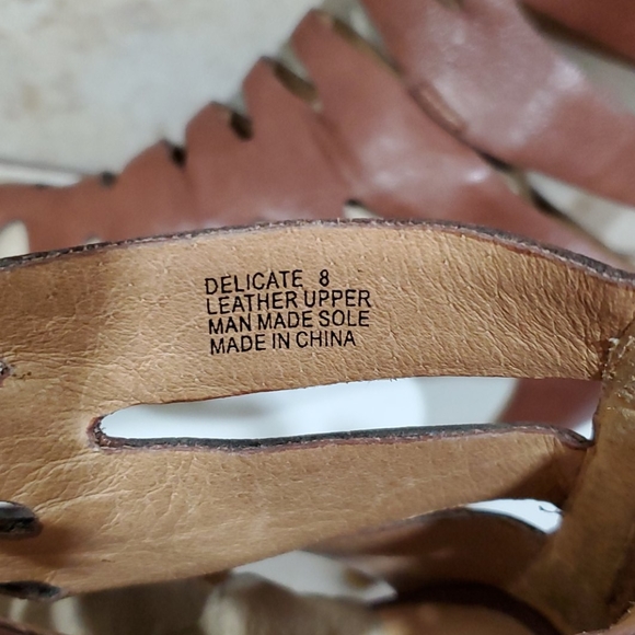 ZiGiny strappy leather ankle booties heels… - Picture 4 of 10